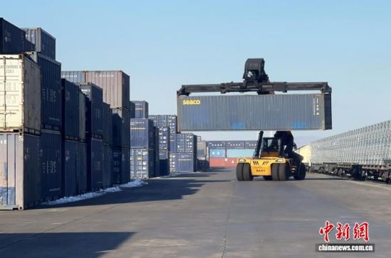 12��11�������֬q���������ˆT�ڬq���F·�ڰ��M(j��n)�м��b����b�������� �z